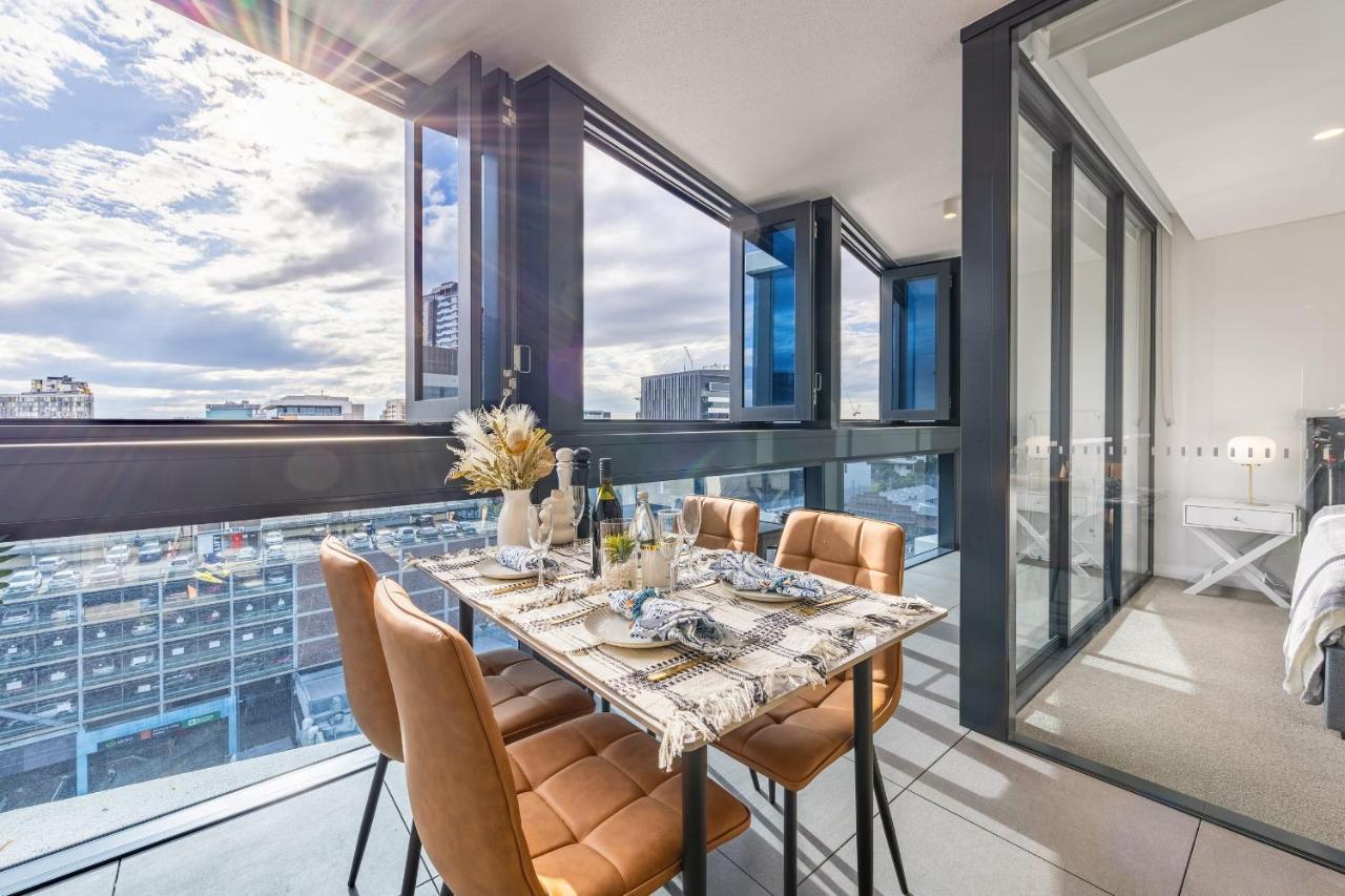 Valley Centre Stylish Boutique 2b W Pool Apartment *