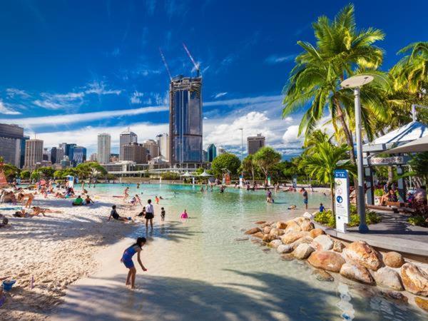 Valley Centre Stylish Boutique 2b W Pool Apartment Brisbane